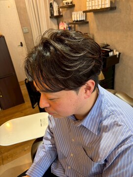 トニコ(toniko) フェザーパーマ×センターパート×ツーブロック×刈り上げ