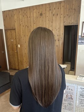 ウーラバイウェルズ 大和八木(U-ra by wells) 毛先まで揃った艶ブラウンロング