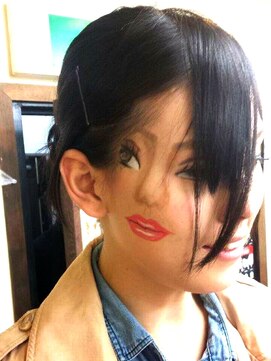 ヘアセットアップス(UP's) ♪ハロウィーンアートなメイク♪『本物の顔はどっち？(*^-^*)』