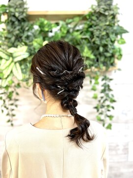 ロカット サロン(Roquat Salon) あみおろしミディアムアレンジ【ヘアセット/立川/立川南/袴】