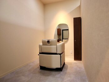 リブヘアー(live hair)の写真/【ゆったりと過ごせる贅沢な空間♪】周りを気にせずリラックスできる心地良い空間をご提供します＊