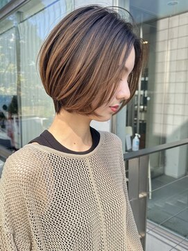 ビュートリアム 南青山(BEAUTRIUM) 大人の丸みが可愛い前下がりショートボブ前髪なし30代40代50代