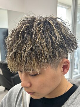 レボ 神宮寺店(Revo) ツイスパ×ハイライト