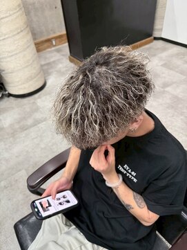 イーラ(era) メッシュツイスパパーマ/メンズ/刈り上げ/眉毛/ツイスト