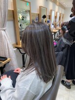 ステラバイケンジ 藤沢(STELLA by KENJE)&nbsp;白髪ぼかしハイライトカラー30代40代50代ブルーグレージュ