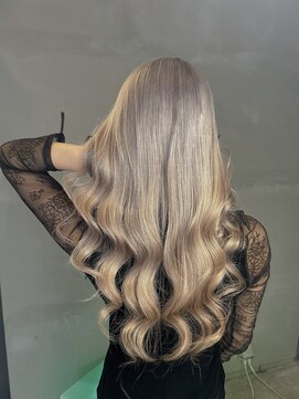 ラニシス ヘアー(Lanisis Hair) ホワイトシルバー！