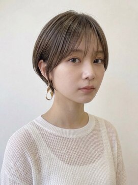 メゾンe.m.a(MAISON e.m.a) 艶感髪質改善カラーオリーブベージュショート秋カラー