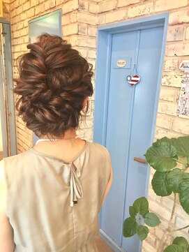 ドロップス ヘアー(Drops hair) 華やかな大人アレンジ