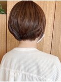 丸みのある心地よい質感を感じるショートボブ/ことりベージュ