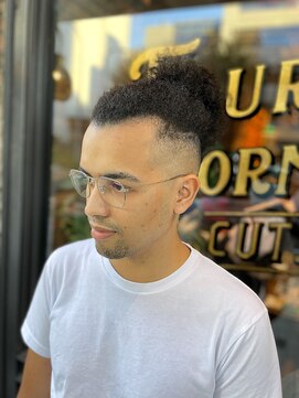 フォーコーナーズ(Four Corners) スキンフェードツーブロック刈り上げジェットモヒカンマンバン