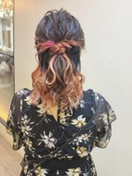 ディア(.eer) ミディアム × インナーカラー // ふわふわハーフアップ