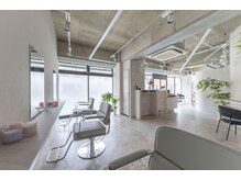 カームバイブージー(CALME by bougie)の雰囲気（白を基調としたモダンな雰囲気の上品空間★コーヒーサービスあり）