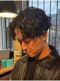 センターパートツイストスパイラルパーマ刈り上げメンズパーマ