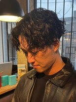 リット バイ フィフス 鹿児島中央駅店(Lit. by fifth)&nbsp;センターパートツイストスパイラルパーマ刈り上げメンズパーマ