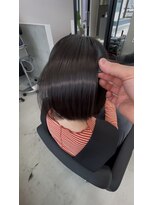 エン 久安(en.)&nbsp;チャコールグレー×艶ボブ｜30代40代人気の上品大人スタイル