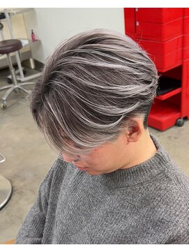 リップス 吉祥寺店 (LIPPS) ホワイトシルバーアッシュバレイヤージュツーブロセンターパート