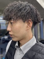 ニコトウキョウ 新宿(nico TOKYO)&nbsp;波巻きパーマセンターパートスパイラルパーマツイストパーマ韓国