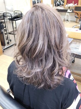 ベル(BELL) ダブルカラーいいですね♪【BELL桜新町/用賀】