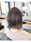 切りっぱなしミディアムレイヤーボブ