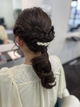 シーヘアー(C hair) ローポニーテール