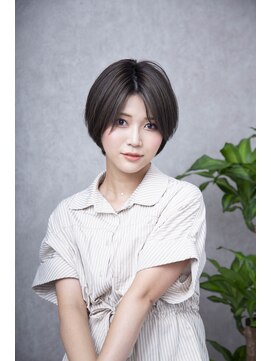 エニル(enil) 大人の魅力光るセンター分けショート