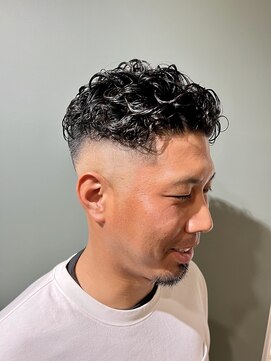 スタンドバーバー 柏(STAND BARBER) ダークアッシュ/アッシュブラック/カルマパーマ/ベリーショート