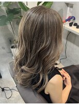 プラスシー(+C)&nbsp;大人の白髪ぼかしハイライトカラー/福岡地毛にハイライト