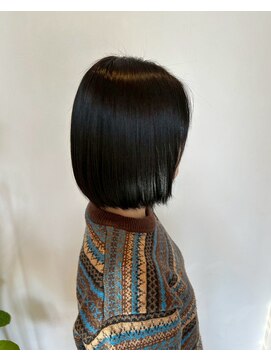 ホワイトストーン WHITE STONE ダークアッシュ髪質改善カラー×前下がりボブ