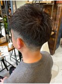 ツーブロック アップバング ビジネスヘア 黒髪 30代　メンズ