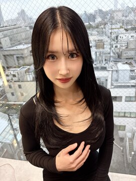 アナ ラーナ(Anna Lanna) ロングレイヤーカット、メテオカット、ダークグレージュ