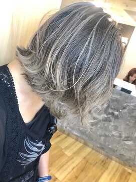 ルービック 難波(Rubik's) 切りっぱなしボブハイライトイルミナカラーグラデーション