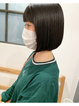 ステイシー(stay she) 顎ラインのフラットボブヘアー