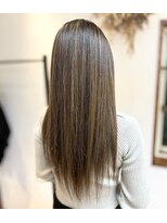 サーティーン(THIRTEEN) HUEglossでツヤツヤハイライトロング