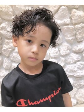 モアナ バイ ヘッドライト 二俣川店(Moana by HEADLIGHT) Moana#センターパート#スパイラルパーマ#ツイスパ