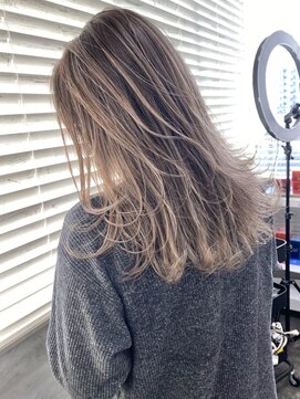 アポロ 横浜駅店(apollo) ハイライトバレイヤージュダブルカラーミルクティーベージュ