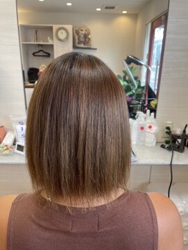美容室ホワイト カット＋縮毛矯正レディースミディアムスタイル
