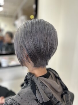 ベティ(Betty) シルバーグレージュカラー