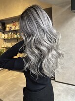 サニー 渋谷(SUNNY)&nbsp;シルバーバレイヤージュ、ハイライト、グレージュレイヤーカット
