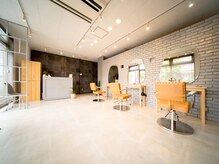 ソレイユ(soleil.)の雰囲気（グレーとウッドをベースにした落ち着いた雰囲気）