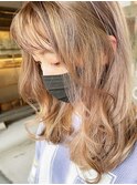 くすみベージュのやわらかウェーブ(アディクシーカラー)