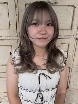 ロリム(RorriM) レイヤーカット ダブルカラー ブリーチカラー オリーブベージュ