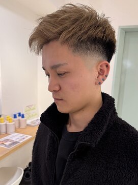 アンプ(amp) ハイトーン　スキンフェードショート