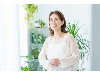 ヘアカラーサロン(HAIR COLOR SALON)の写真/ミドルエイジに好まれる白髪染めが評判で高リピート率！トリートメントも豊富♪