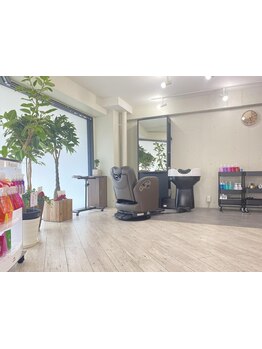 1度は足を運んでみたくなるこだわり抜いた店内ともう1度行きたいと思わせる技術力がウリ☆