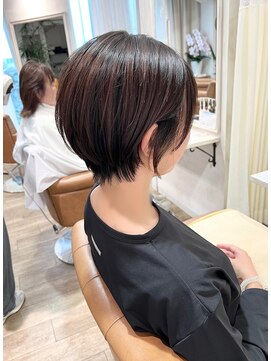 マカナ(makana) 束感ショートシンプルショートボブ透明感カラー