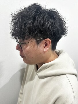 ヒュイル バイ ニアウ(Hwyl by Niau) メンズマッシュパーマツイストパーマスパイラルパーマ刈り上げ