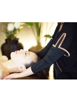 【ヘッドスパ専門店】喧騒から離れた大人の隠れ家として、心と頭皮を解きほぐす本格ヘッドスパをご提供