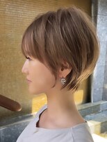 ラフ 新宿(Laff)&nbsp;小顔ヘア　丸みショート　白髪ぼかしハイライト　アッシュカラー