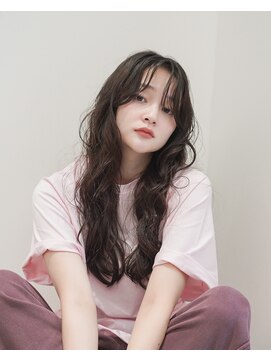 ジョエミバイアンアミ(joemi by Un ami) ロングパーマ / 2wayバング / 暗髪カラー