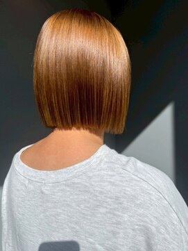 ナカオコアフュール(NAKAO COIFFURE) ダブルカラー ハイトーンボブ 艶髪 ぱつっとボブ ブリーチ